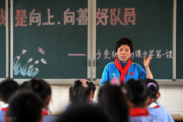 在北京时间12月5日晚，谢菲联官方消息，主帅保罗-赫金伯顿下课，随后宣布老帅怀尔德上任，而这也是怀尔德第二次执教谢菲联。